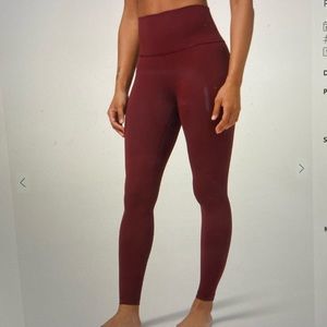 LuLu Lemon: Wunder Under High-Rise Tight 28” Size 2